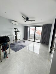 Highland Road (D19), Terrace #454342911